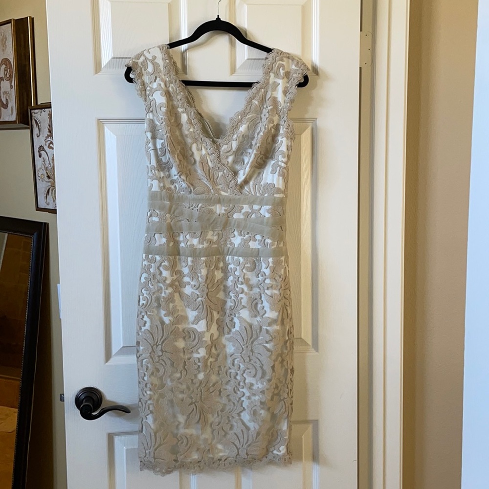 Tadashi shoji dress in neutral tones of cream and taupe. Size 8